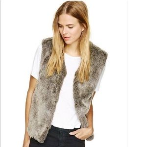 Aritzia Talula Faux Fur Vest